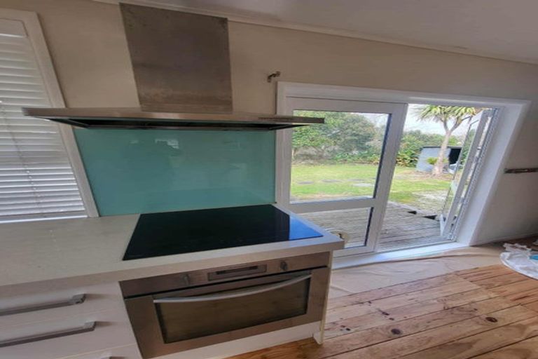 Photo of property in 50 Gossamer Drive, Pakuranga Heights, Auckland, 2010