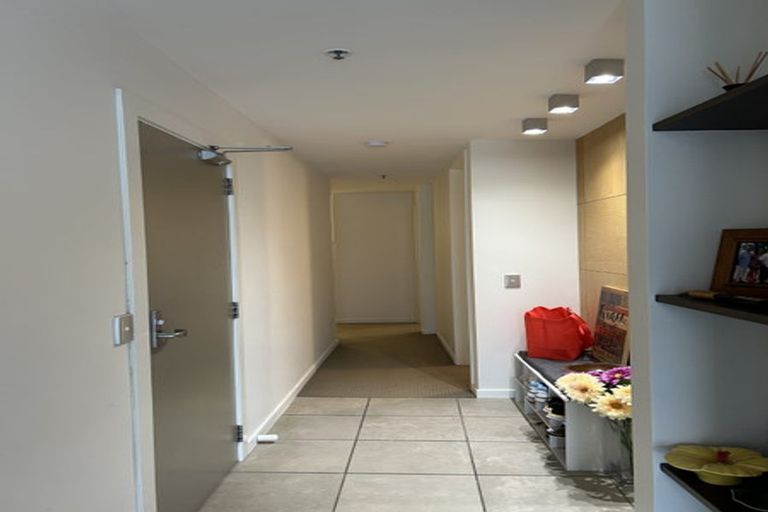 Photo of property in Aqua, 2/74 Oriental Parade, Oriental Bay, Wellington, 6011