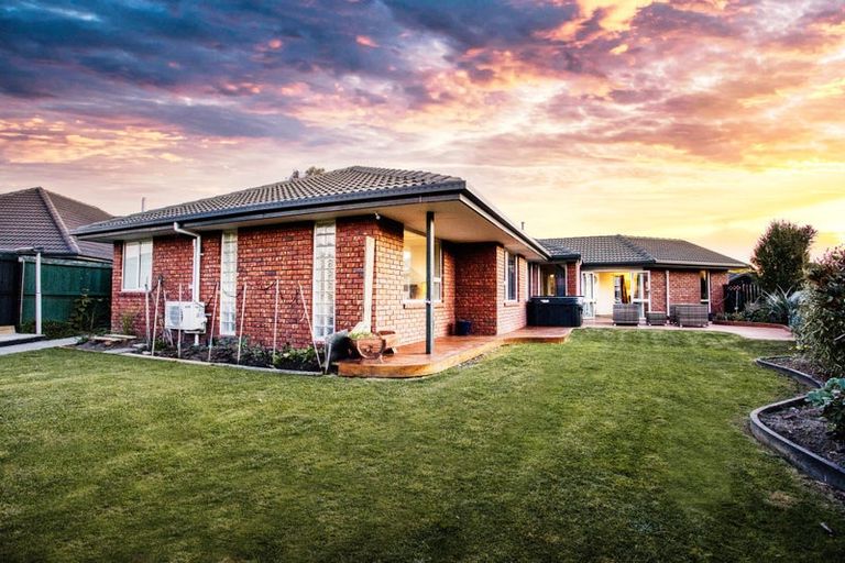 Photo of property in 41 Broadhaven Avenue, Parklands, Christchurch, 8083