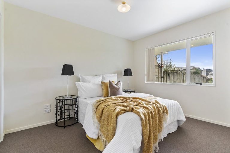 Photo of property in 1/242 Great North Road, Henderson, Auckland, 0612