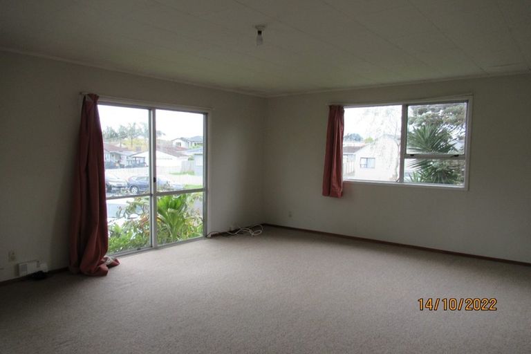 Photo of property in 30 Glennandrew Drive, Half Moon Bay, Auckland, 2012