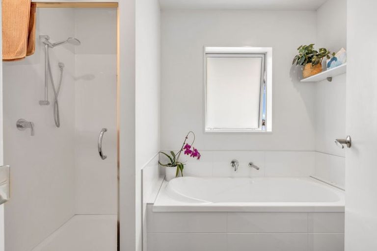 Photo of property in 33 Apple Orchard Way, Sunnyvale, Auckland, 0612