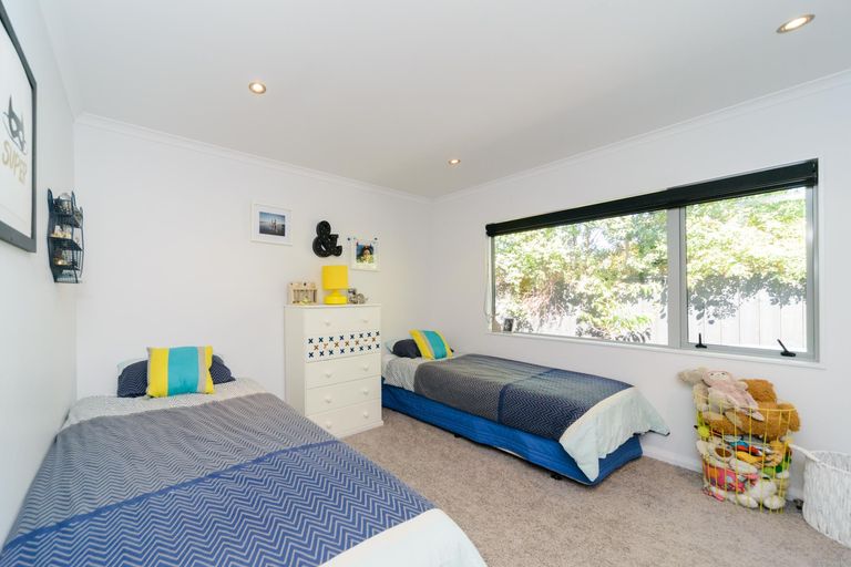 Photo of property in 6 D'urville Place, Kelvin Grove, Palmerston North, 4414