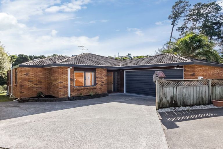 Photo of property in 1/47 Headcorn Place, Botany Downs, Auckland, 2010