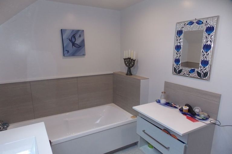 Photo of property in 32 Pioneer Highway, Awapuni, Palmerston North, 4412