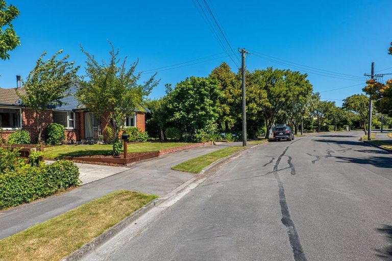 Photo of property in 44 Sevenoaks Drive, Bryndwr, Christchurch, 8053