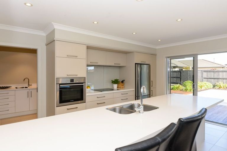 Photo of property in 35 Rodeo Drive, Kelvin Grove, Palmerston North, 4414