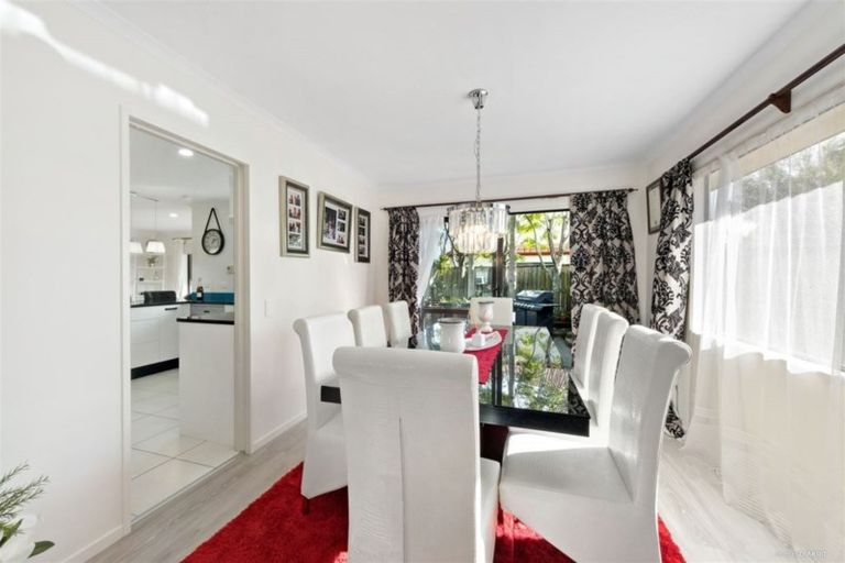 Photo of property in 62 Thornbury Crescent, East Tamaki Heights, Auckland, 2016