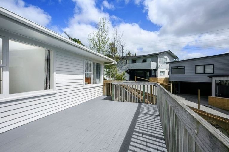 Photo of property in 12 Tawavale Crescent, Totara Vale, Auckland, 0629