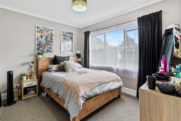 Photo of property in 13 Collingwood Road, Waiuku, 2123