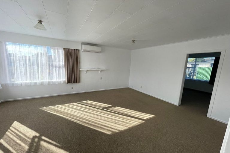 Photo of property in 2/154 Carrington Street, Lower Vogeltown, New Plymouth, 4310