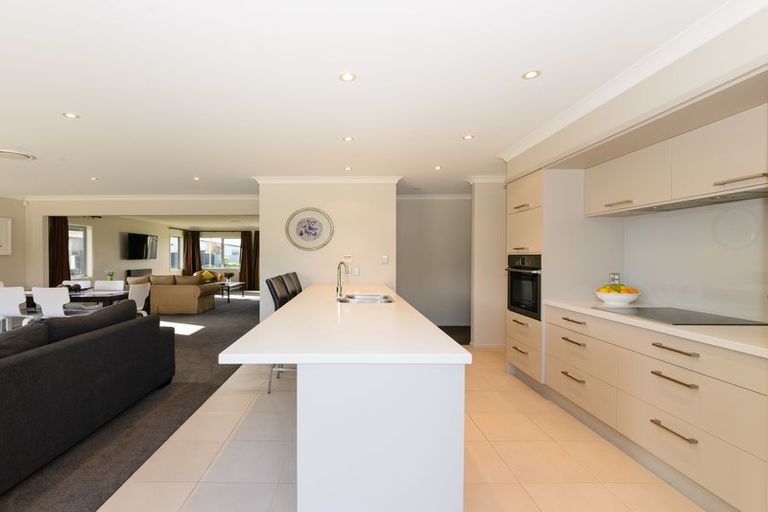 Photo of property in 35 Rodeo Drive, Kelvin Grove, Palmerston North, 4414