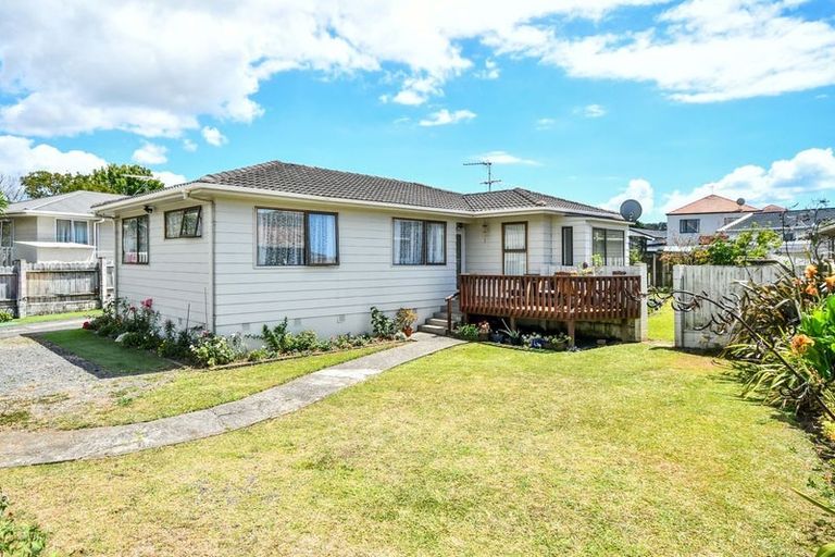 Photo of property in 41 Casuarina Road, Half Moon Bay, Auckland, 2012