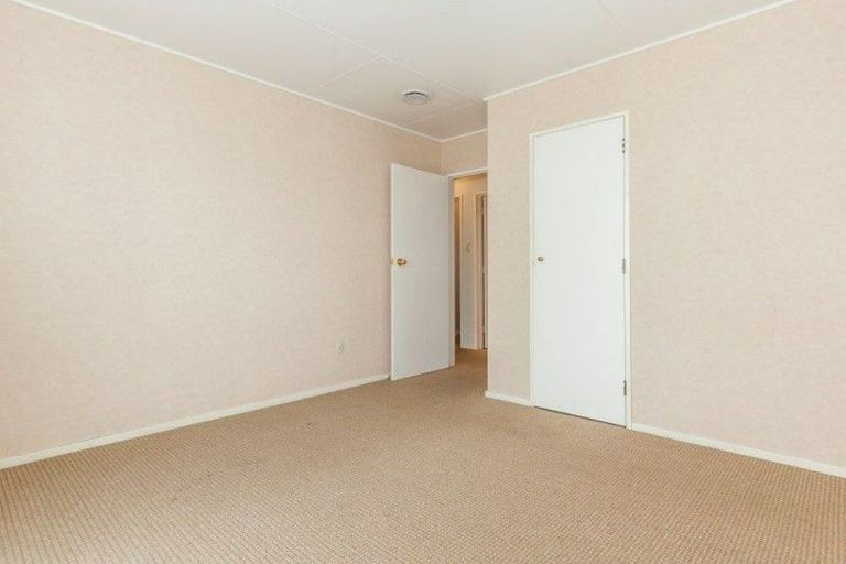 Photo of property in 15 Leander Place, Milson, Palmerston North, 4414
