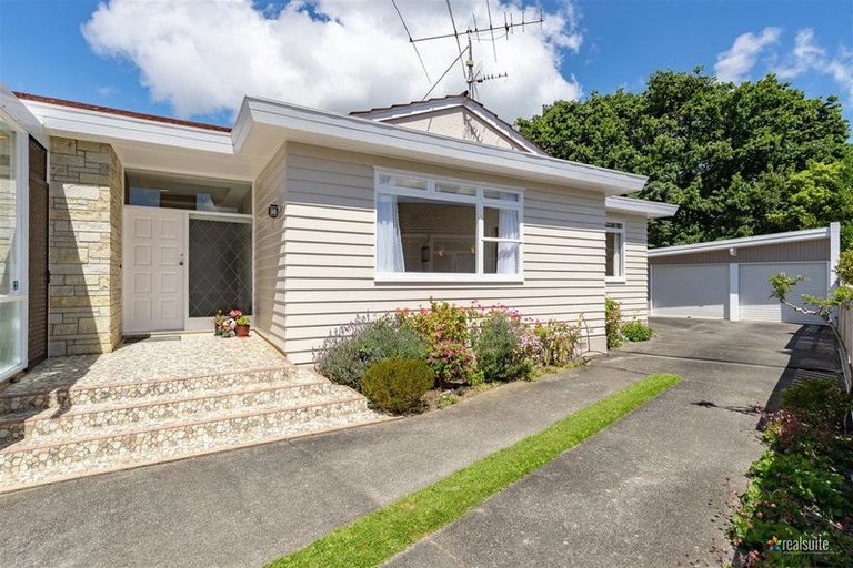 Photo of property in 43 Wai-iti Crescent, Woburn, Lower Hutt, 5010