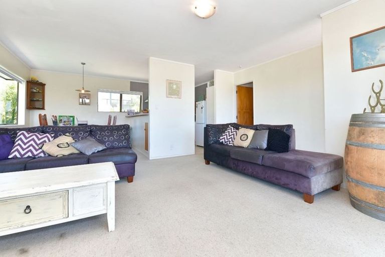 Photo of property in 23b Holiday Road, Stanmore Bay, Whangaparaoa, 0932