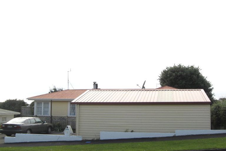 Photo of property in 24 Endeavour Street, Marfell, New Plymouth, 4310