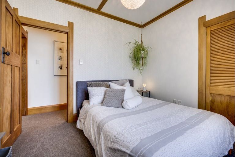 Photo of property in 1 Lambton Road, Hospital Hill, Napier, 4110