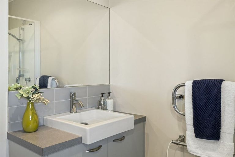 Photo of property in 10 Robin Lane, Browns Bay, Auckland, 0630