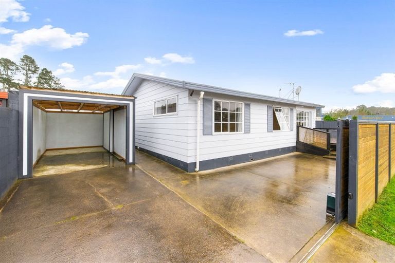 Photo of property in 1/25 Karepo Crescent, Ranui, Auckland, 0612