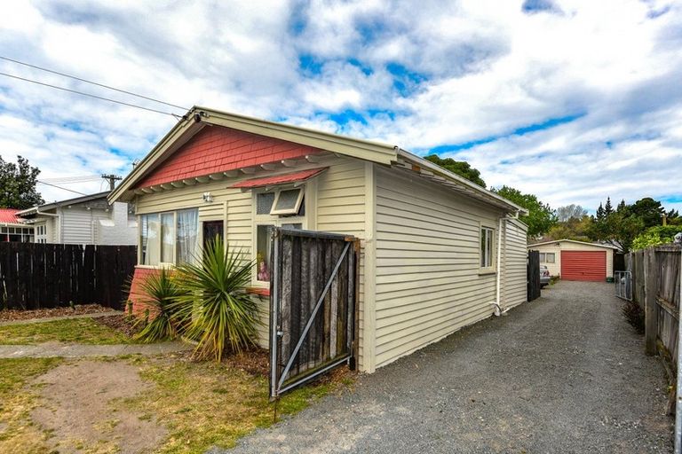 Photo of property in 147 Bowhill Road, New Brighton, Christchurch, 8083