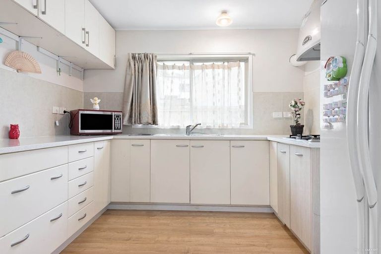 Photo of property in 66a Parrs Cross Road, Henderson, Auckland, 0612