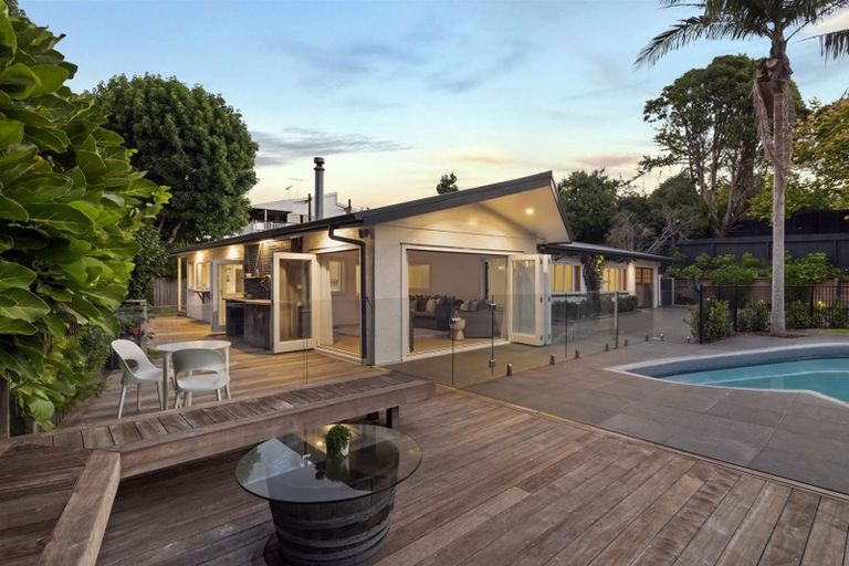 Photo of property in 49 Maritime Terrace, Birkenhead, Auckland, 0626