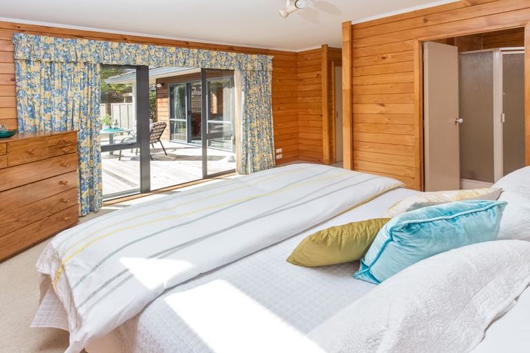 Photo of property in 1/47 Headcorn Place, Botany Downs, Auckland, 2010