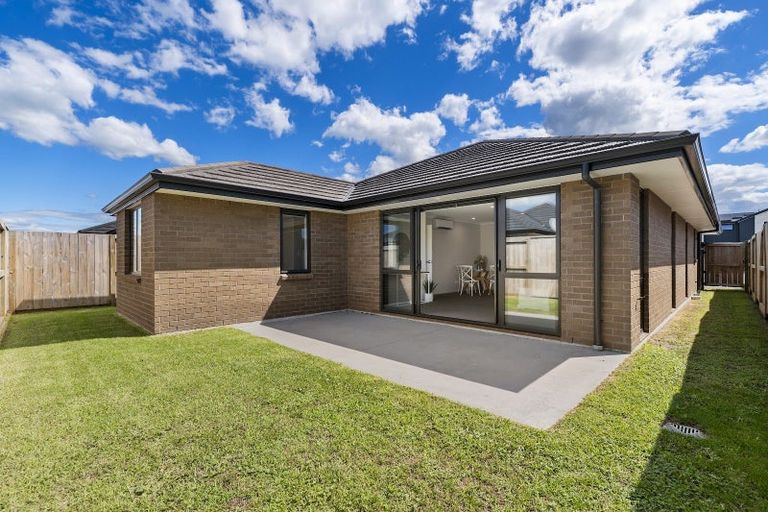 Photo of property in 22 Tiria Drive, Papamoa Beach, Papamoa, 3118