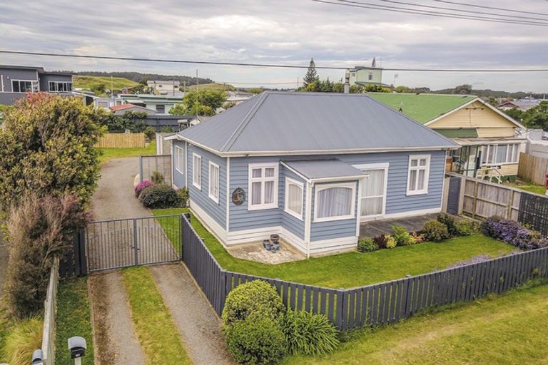 Photo of property in 141 Seabury Avenue, Foxton Beach, Foxton, 4815