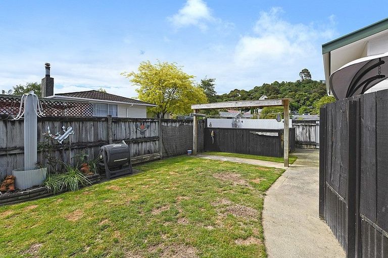 Photo of property in 55 Gemstone Drive, Birchville, Upper Hutt, 5018