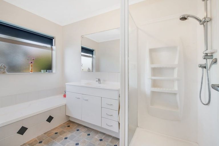 Photo of property in 48 Chesterfield Way, Orewa, 0931