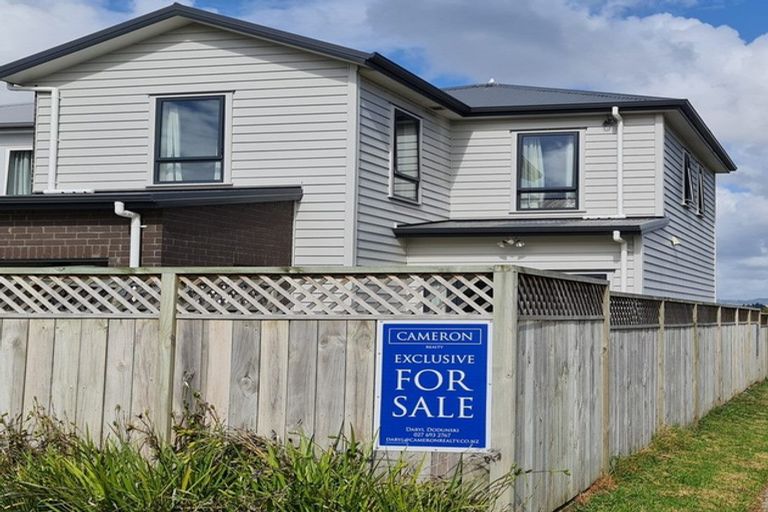 Photo of property in 24 Kuurae Crescent, Weymouth, Auckland, 2103