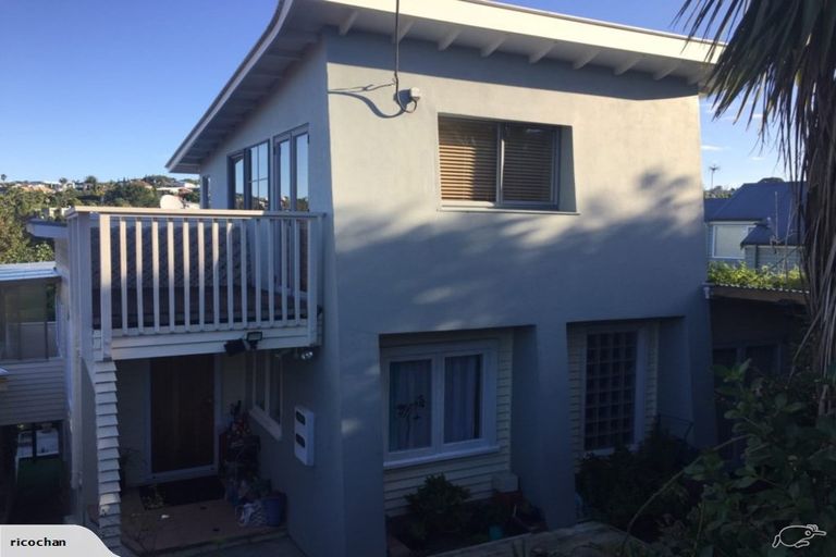Photo of property in 32 Peter Terrace, Castor Bay, Auckland, 0620