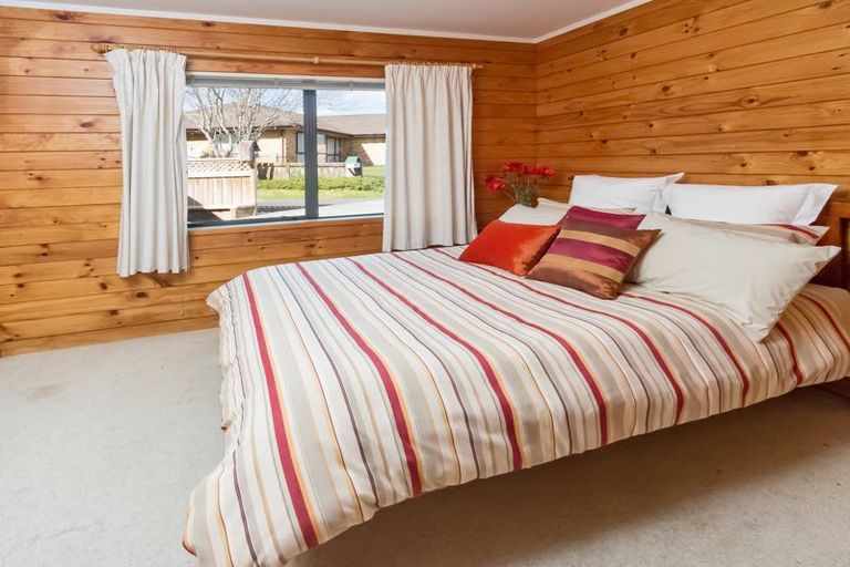 Photo of property in 1/47 Headcorn Place, Botany Downs, Auckland, 2010