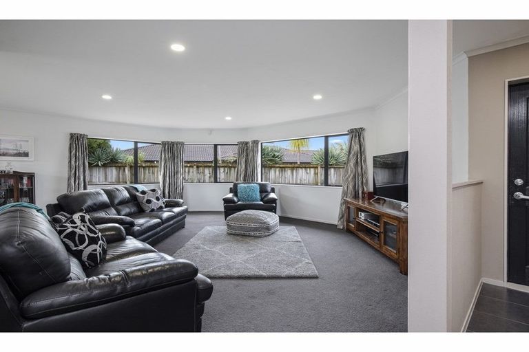 Photo of property in 7 Thornlea Grove, Waiuku, 2123