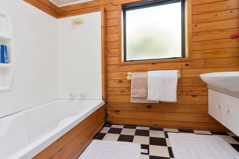 Photo of property in 1/47 Headcorn Place, Botany Downs, Auckland, 2010