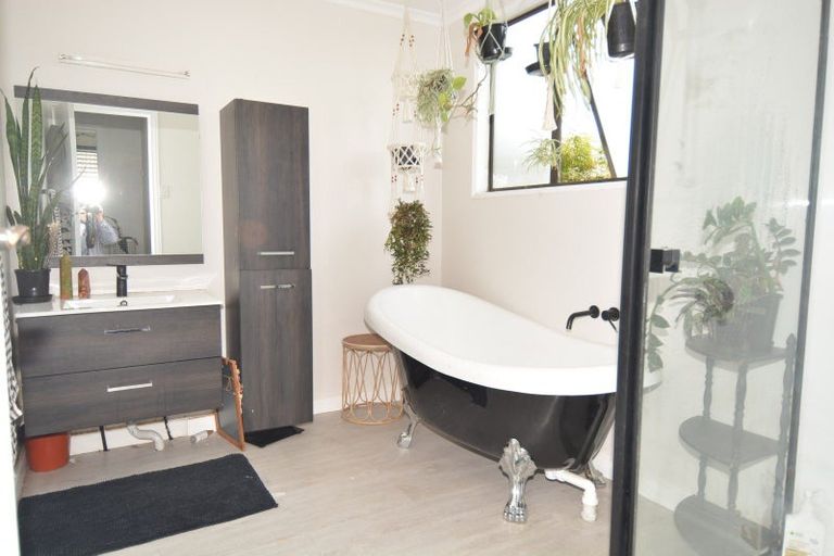 Photo of property in 249 Princes Street, Strathern, Invercargill, 9812