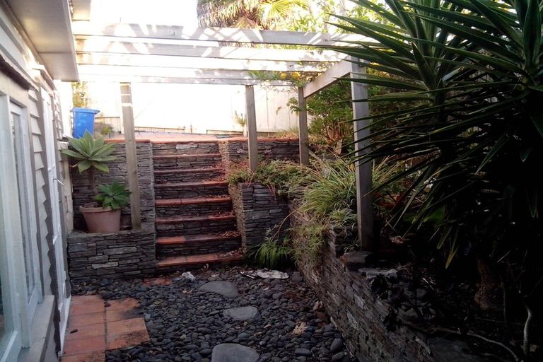 Photo of property in 76 Wade River Road, Stanmore Bay, Whangaparaoa, 0932