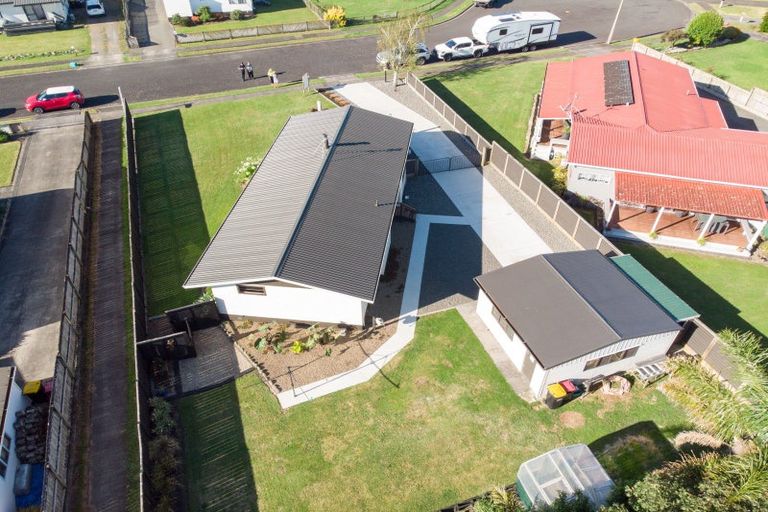 Photo of property in 20 Miller Place, Ngatea, 3503