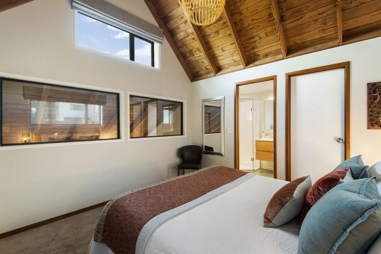 Photo of property in 17b Rangitoto Terrace, Milford, Auckland, 0620