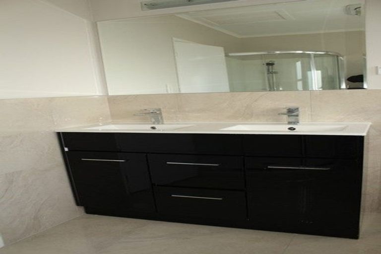 Photo of property in 123 Sandspit Road, Shelly Park, Auckland, 2014