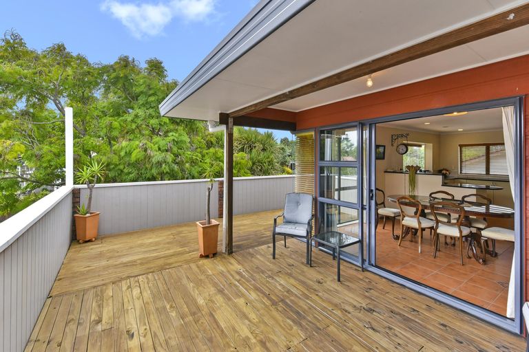 Photo of property in 6 Gleneagles Grove, Wattle Downs, Auckland, 2103
