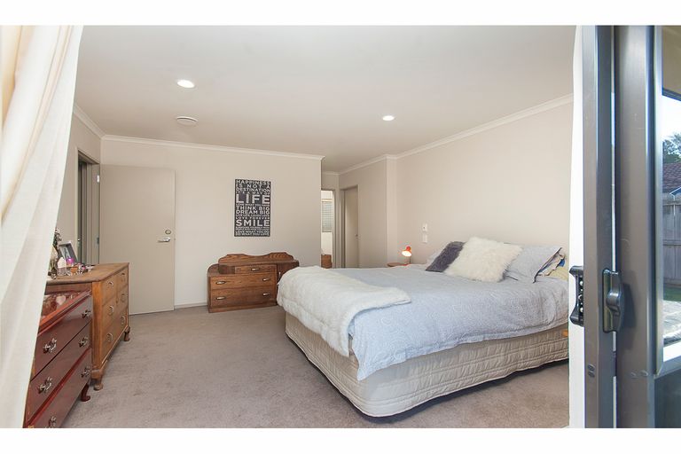 Photo of property in 8 Puketi Lane, Waiuku, 2123