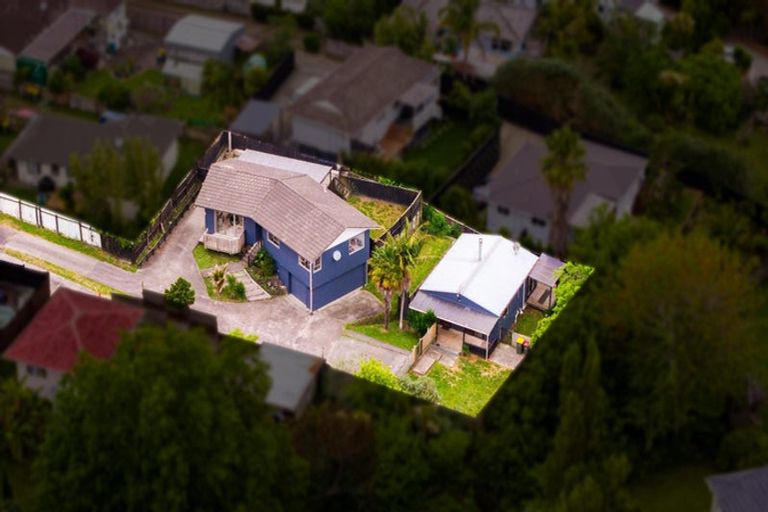 Photo of property in 15 Vina Place, Massey, Auckland, 0614
