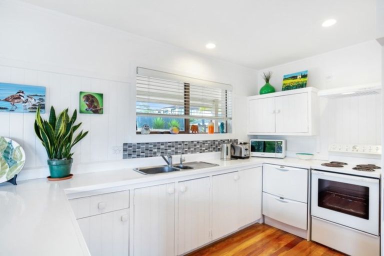 Photo of property in 21 Kahurangi Place, Snells Beach, 0920