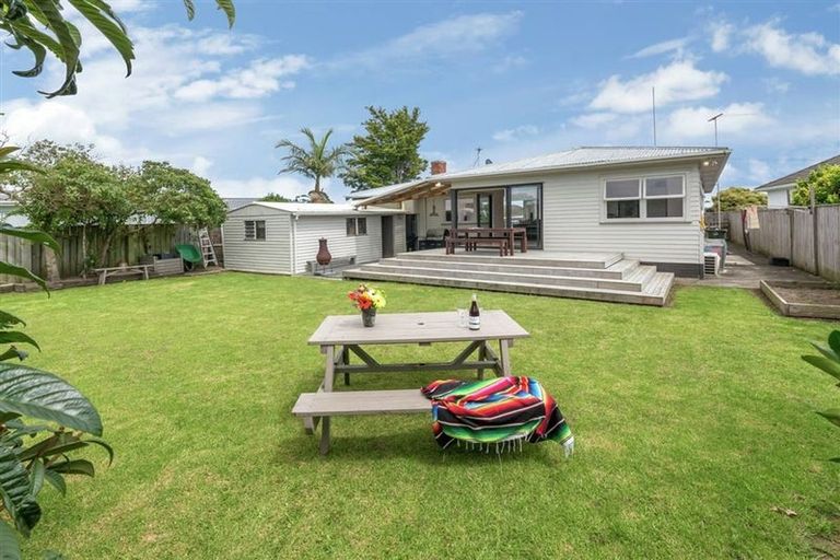 Photo of property in 50 Dale Crescent, Pakuranga, Auckland, 2010