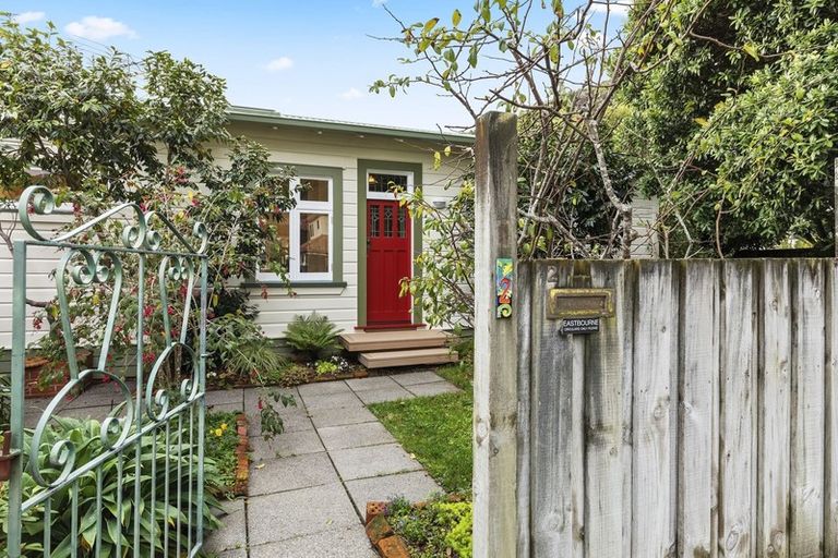 Photo of property in 2 Ngaio Street, Eastbourne, Lower Hutt, 5013