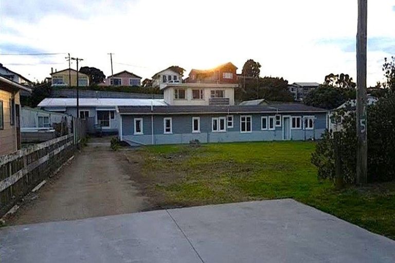 Photo of property in 60 Seafront Road, Castlecliff, Whanganui, 4501