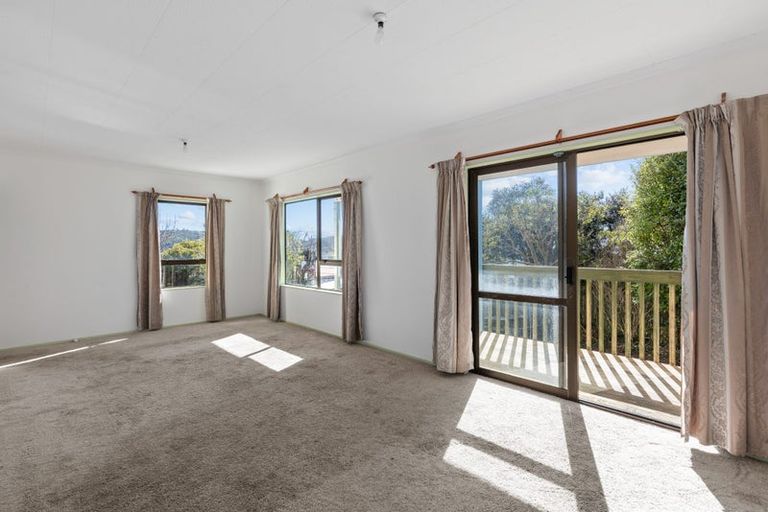Photo of property in 5 Kinloch Place, Papakowhai, Porirua, 5024